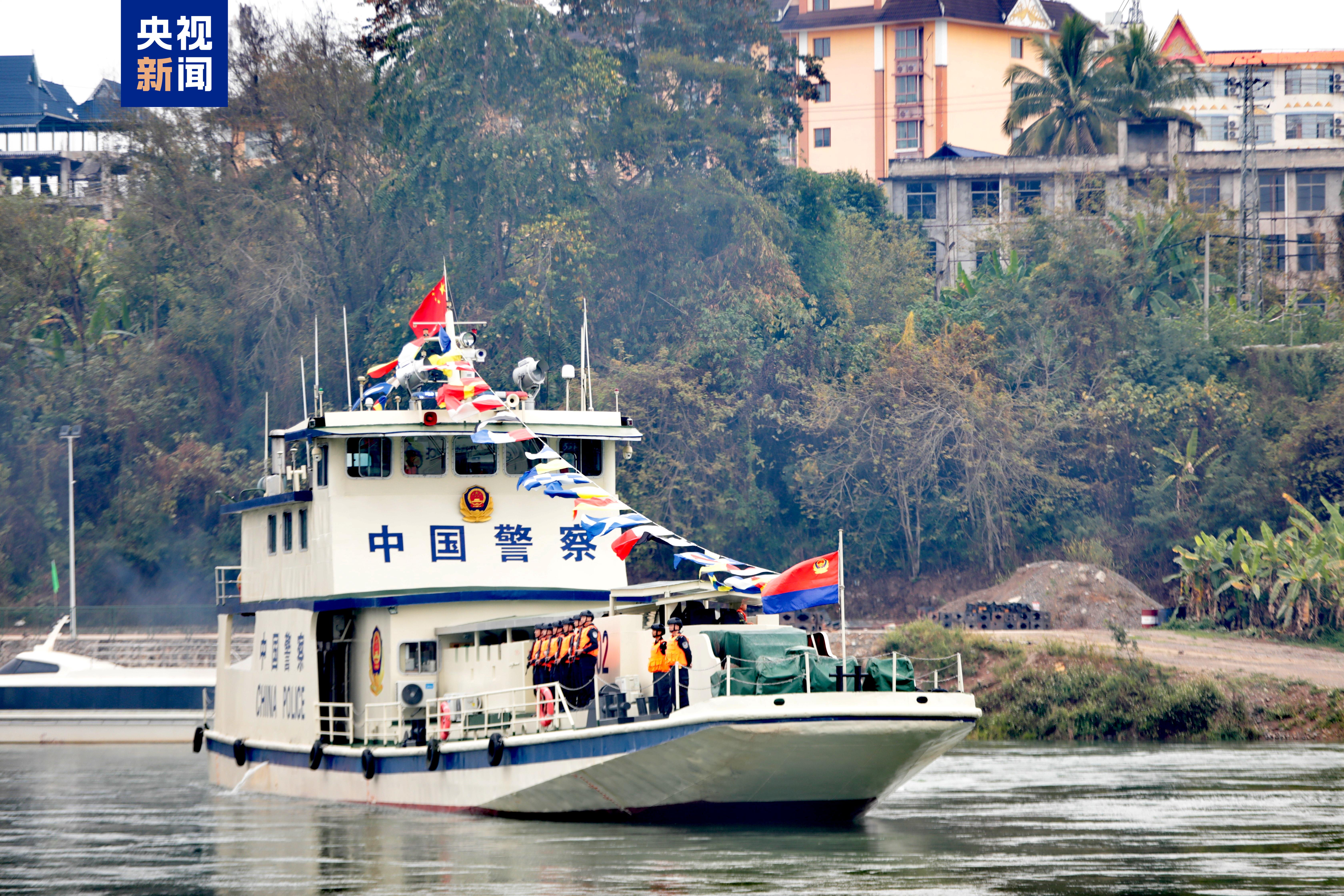 Des navires chinois quittent le quai de police de Jingha pour la 150e opération conjointe de patrouille et d'application de la loi sur le fleuve Mékong impliquant la Chine, le Laos, le Myanmar et la Thaïlande, dans la préfecture autonome Dai de Xishuangbanna, dans la province chinoise du Yunnan (sud-ouest), le 28 février 2025. /CMG