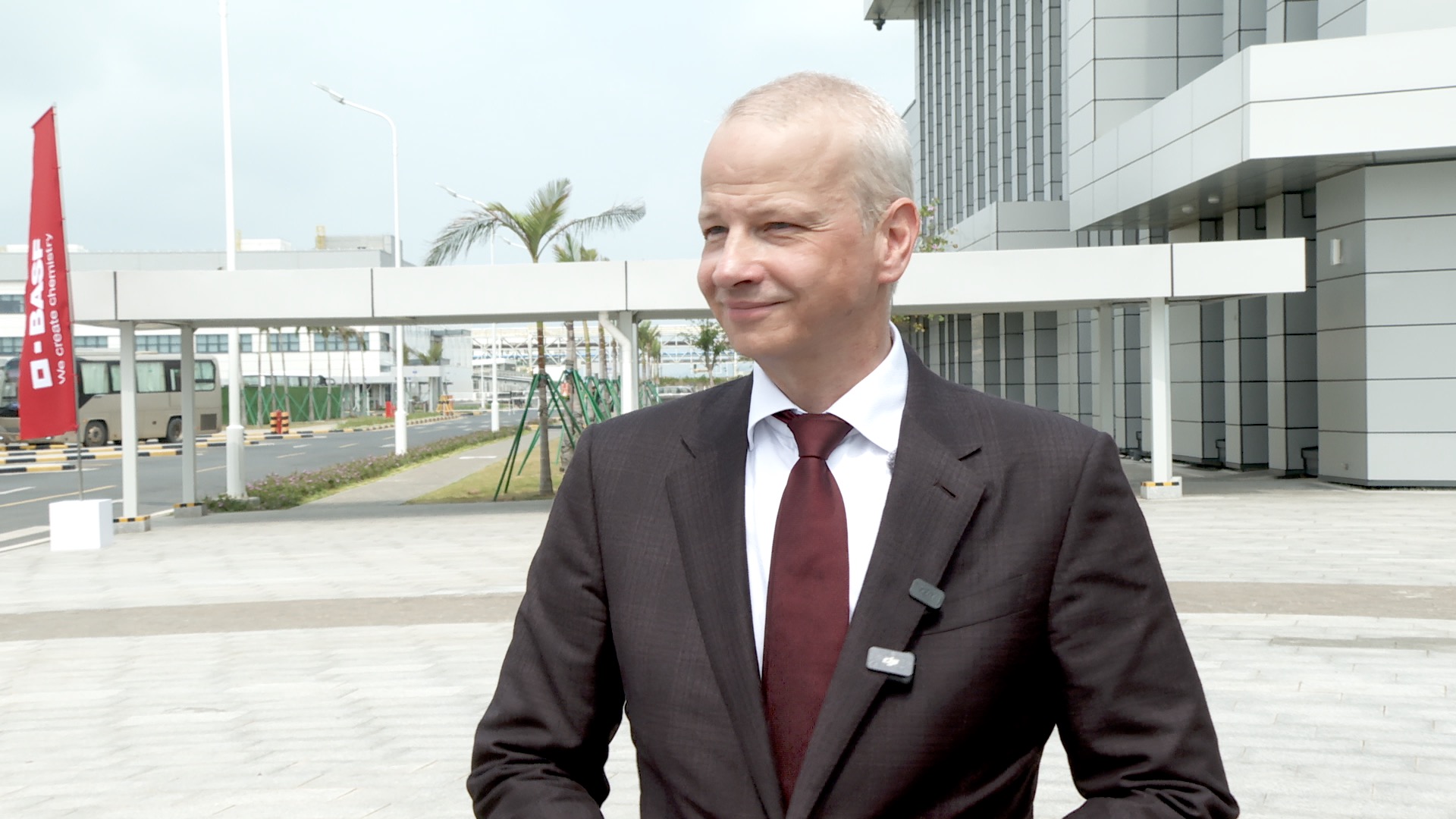 Markus Kamieth, PDG de BASF, s'entretient avec CGTN sur les raisons du choix de Zhanjiang comme sa plus grande destination d'investissement, le 26 mars 2026. /CGTN