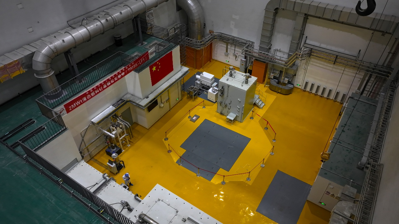 Conversion du combustible thorium-uranium réalisée dans un réacteur à sels fondus. /CMG