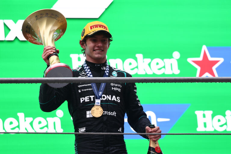 Antonelli remporte sa première victoire à Shanghai et prolonge le démarrage à chaud de Mercedes