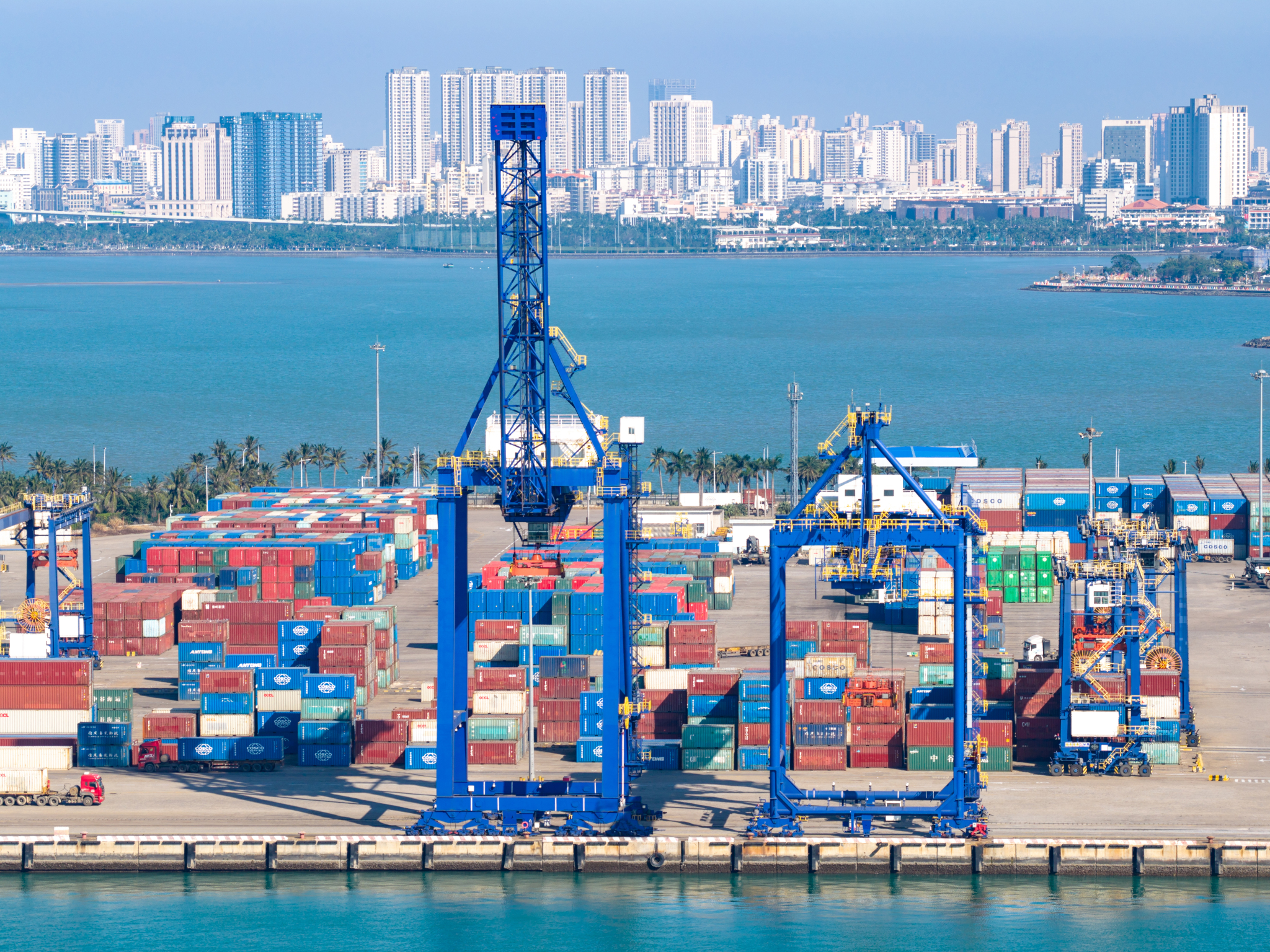 Terminaux à conteneurs du port de Haikou, province de Hainan, le 21 décembre 2025. /VCG