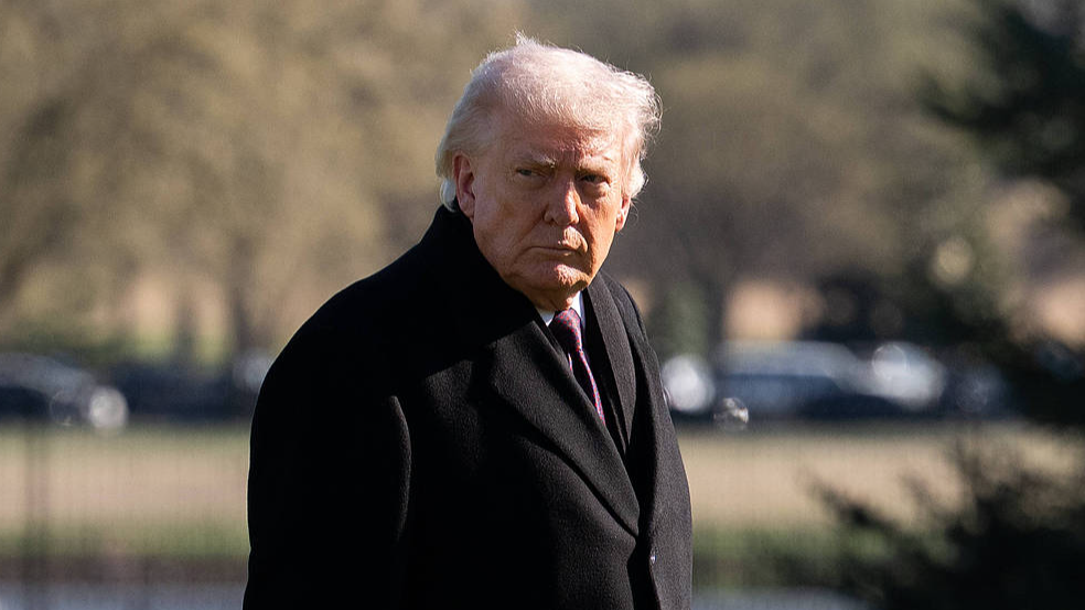 Le président des États-Unis, Donald Trump, marche sur la pelouse sud alors qu'il retourne à la Maison Blanche à Washington, DC, États-Unis, le 18 mars 2026. /VCG