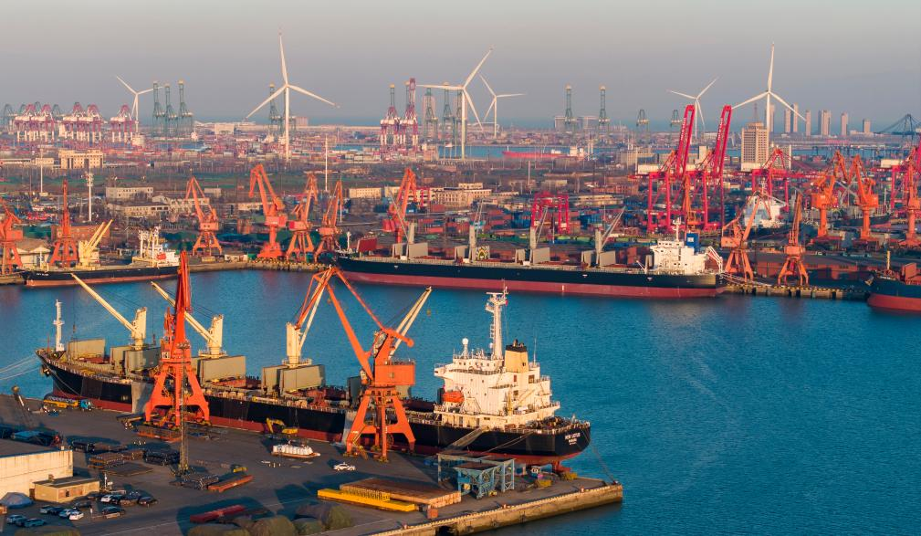 Vue d'un terminal d'une filiale de Tianjin Port Holdings Co., Ltd. au port de Tianjin, à Tianjin, dans le nord de la Chine, le 2 janvier 2026. /Xinhua