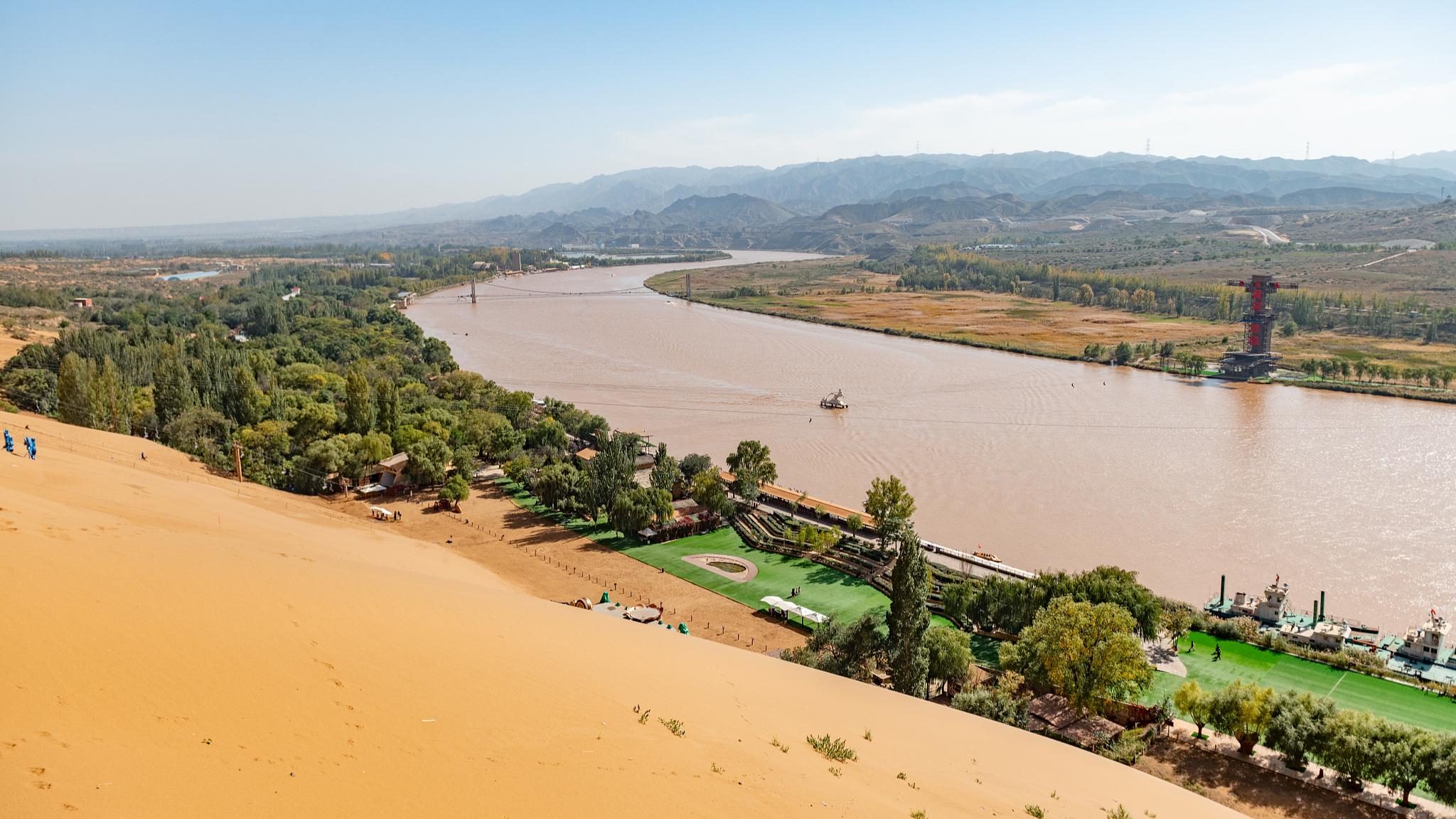 La zone panoramique de Shapotou dans la ville de Zhongwei, dans le Ningxia (nord-ouest de la Chine). /VCG