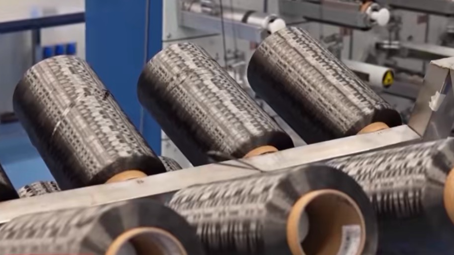 Fibre de carbone ultra haute résistance de qualité T1200. /CMG