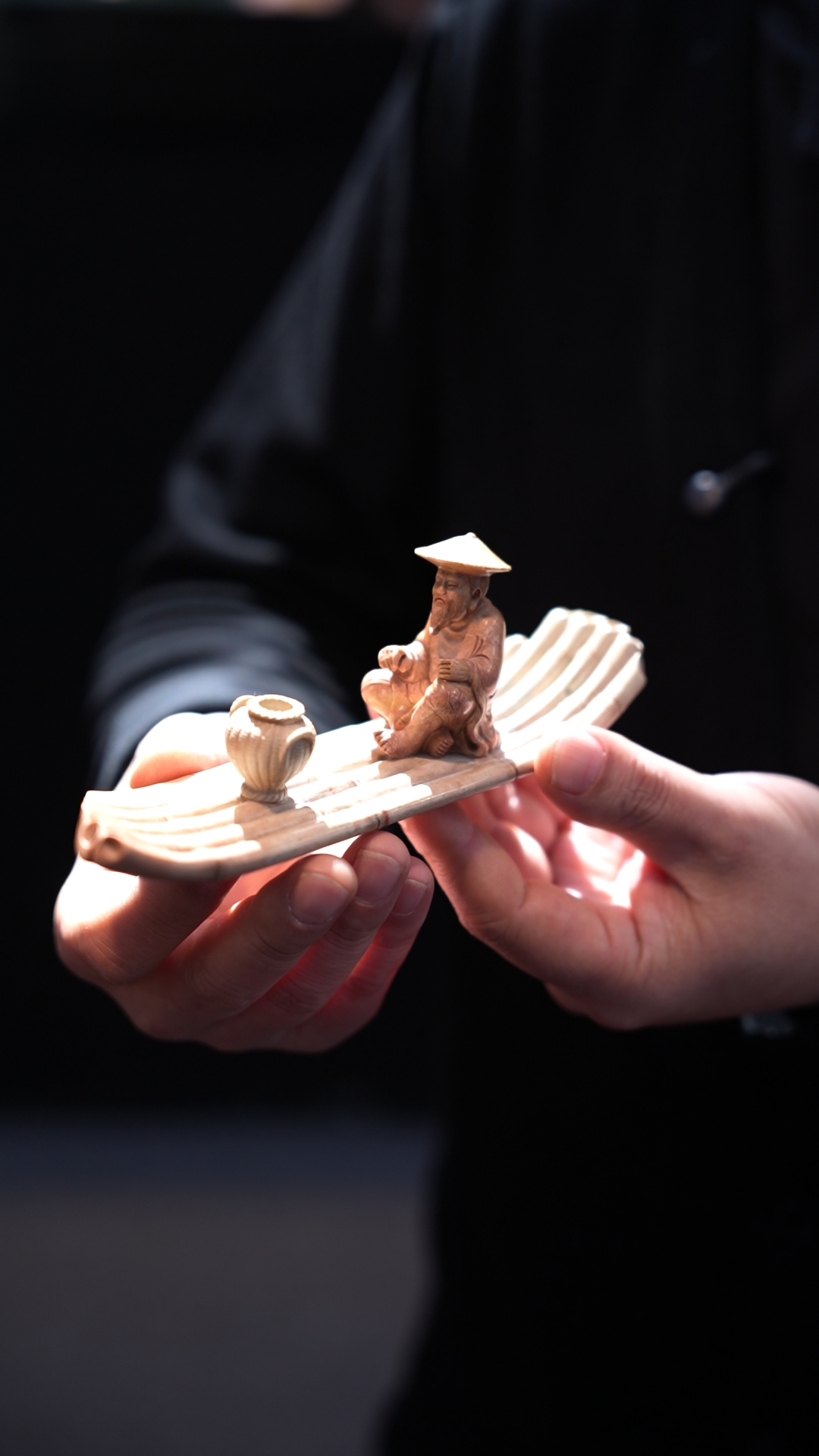 La sculpture sur pierre de Shoushan brille lors d'un événement culturel sur la bijouterie et l'artisanat du jade