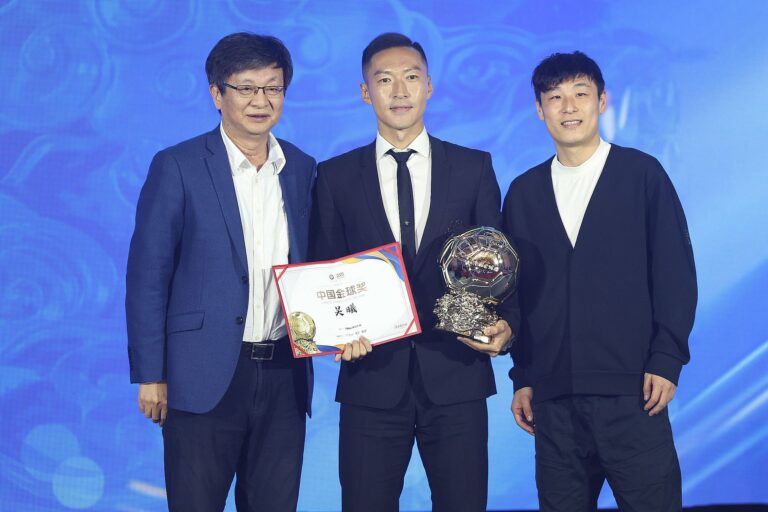Le milieu de terrain vétéran Wu nommé footballeur chinois masculin de l&rsquo;année 2025