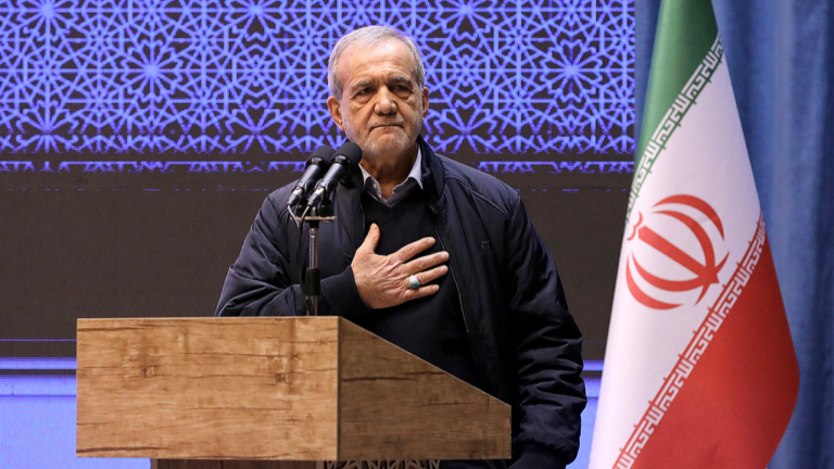 Le président iranien affirme que ses propos ont été mal interprétés alors que les frappes dans le Golfe persistent