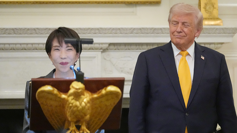 Le spectacle politique de Trump et le geste opportuniste de Takaichi