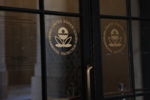 Les États poursuivent l’administrateur de Trump pour avoir révoqué le fondement de la réglementation américaine sur le climat