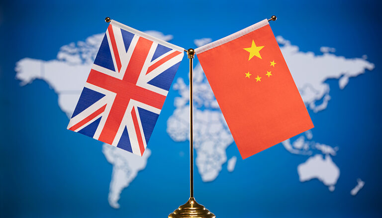 Les ministres des Affaires étrangères chinois et britannique s&rsquo;entretiennent par téléphone sur la situation au Moyen-Orient