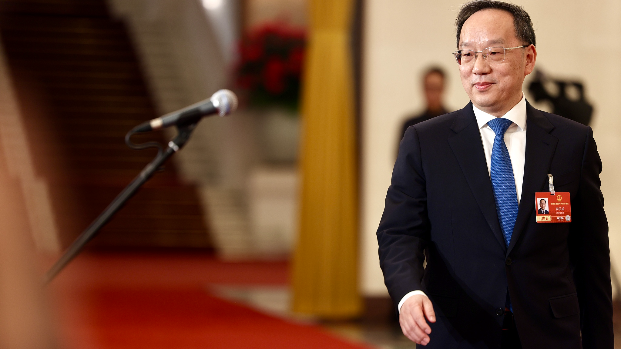 Le ministre de l'Industrie et des Technologies de l'information, Li Lecheng, a rencontré la presse et répondu aux questions dans le couloir des ministres. /VCG