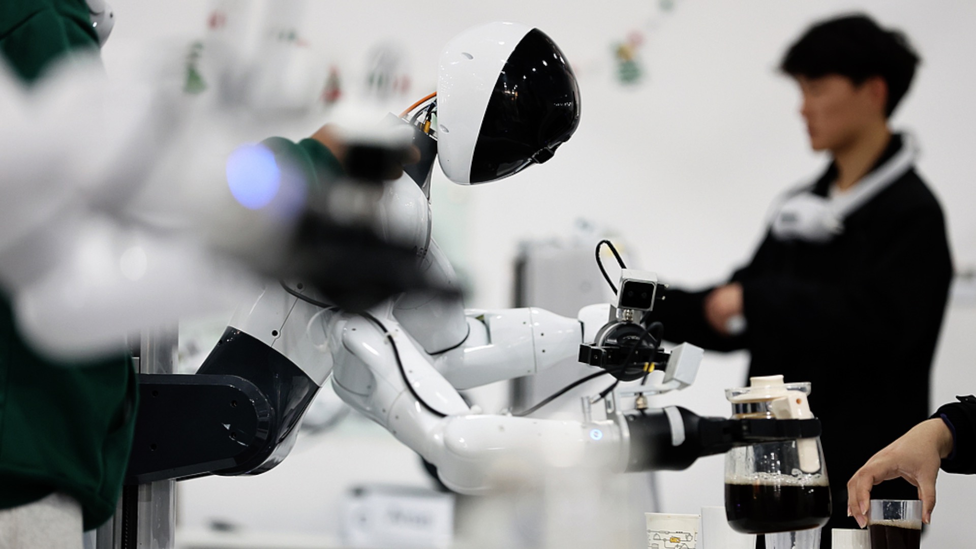 Premier ministre Li : la Chine poursuivra son développement axé sur l'innovation en 2025