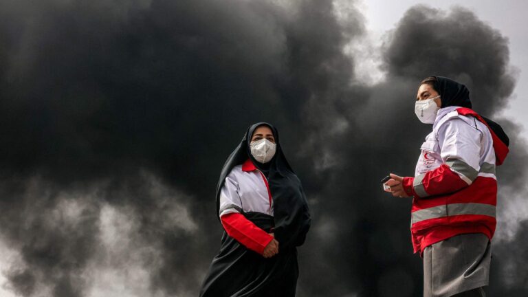 Quand la guerre tombe comme une pluie noire sur Téhéran en Iran