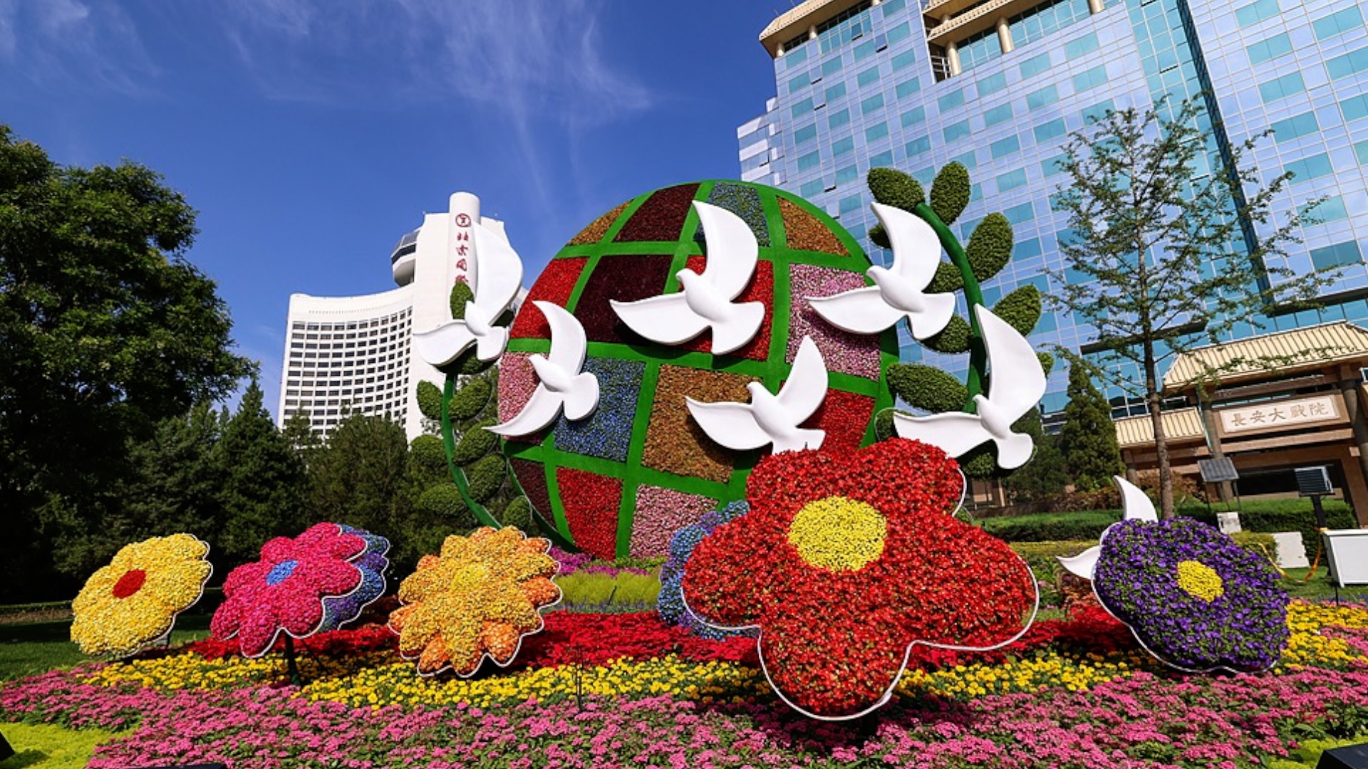 Wang Yi salue la diplomatie des chefs d'État comme le point d'ancrage de la diplomatie chinoise