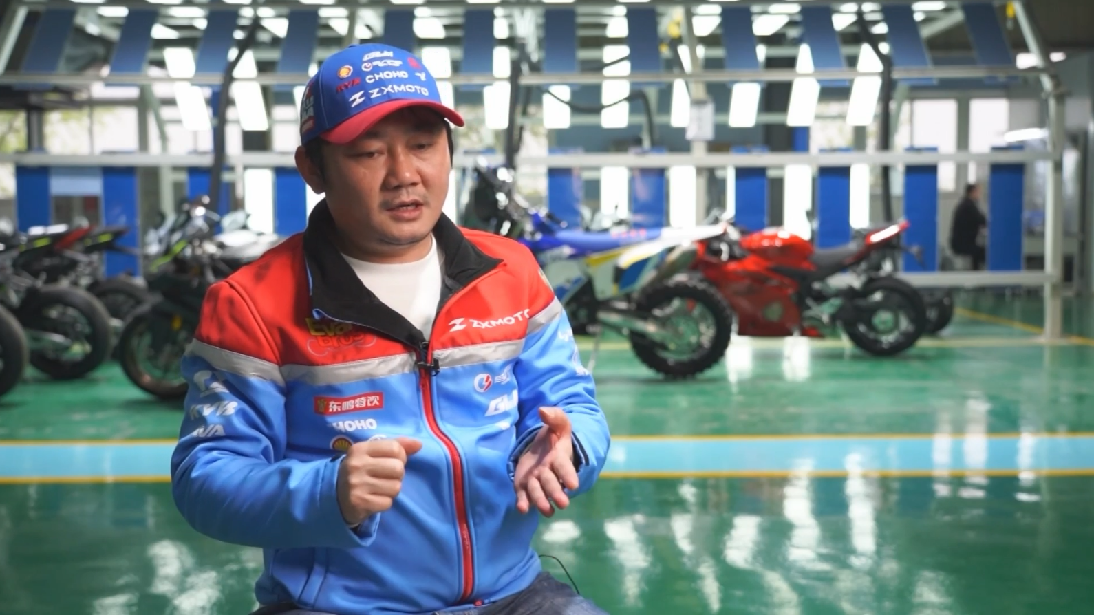 Zhang Xue, fondateur de ZXMOTO, discute des victoires historiques en moto WorldSSP