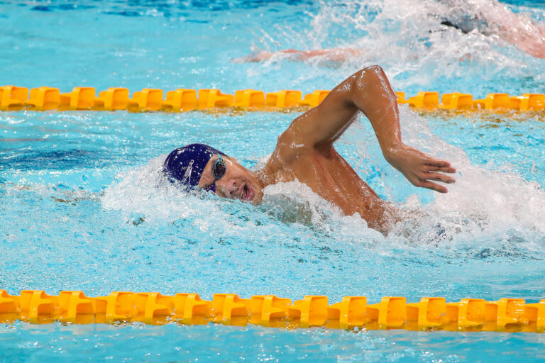Le Chinois Zhang Zhanshuo participe à la finale du 800 mètres libre masculin aux Championnats ouverts de natation de Chine à Shenzhen, en Chine, le 22 mars 2026. /VCG