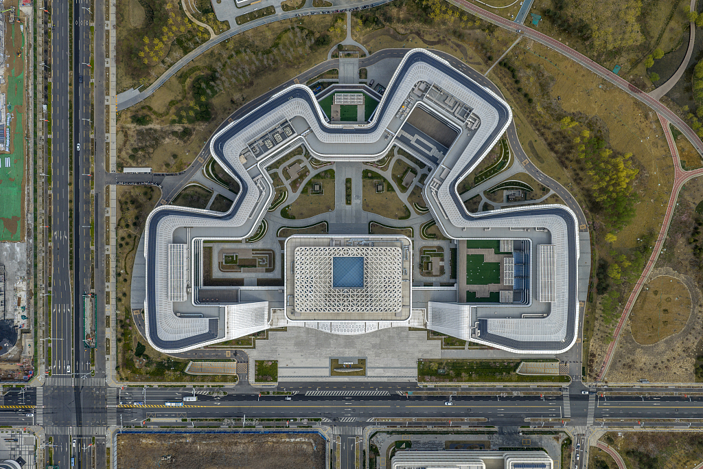Une photo aérienne d'un drone montre le siège de China Satellite Network Group Co., Ltd. dans la nouvelle zone de Xiongan, dans la province du Hebei (nord de la Chine), le 30 mars 2026. /VCG