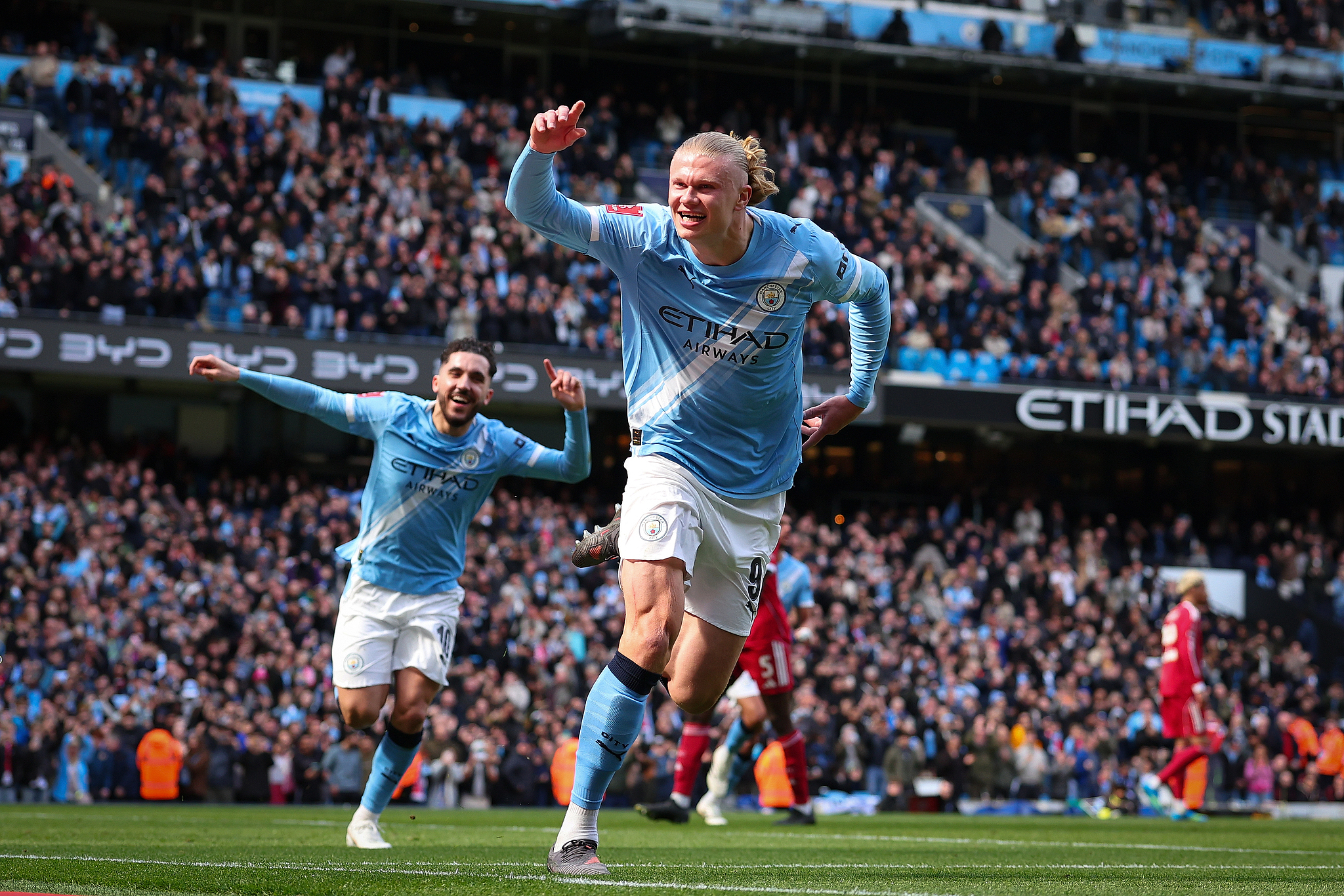 Erling Haaland (#9) de Manchester City célèbre après avoir marqué un but lors du match quart de finale de la FA Cup contre Liverpool au stade Etihad de Manchester, en Angleterre, le 4 avril 2026. /VCG