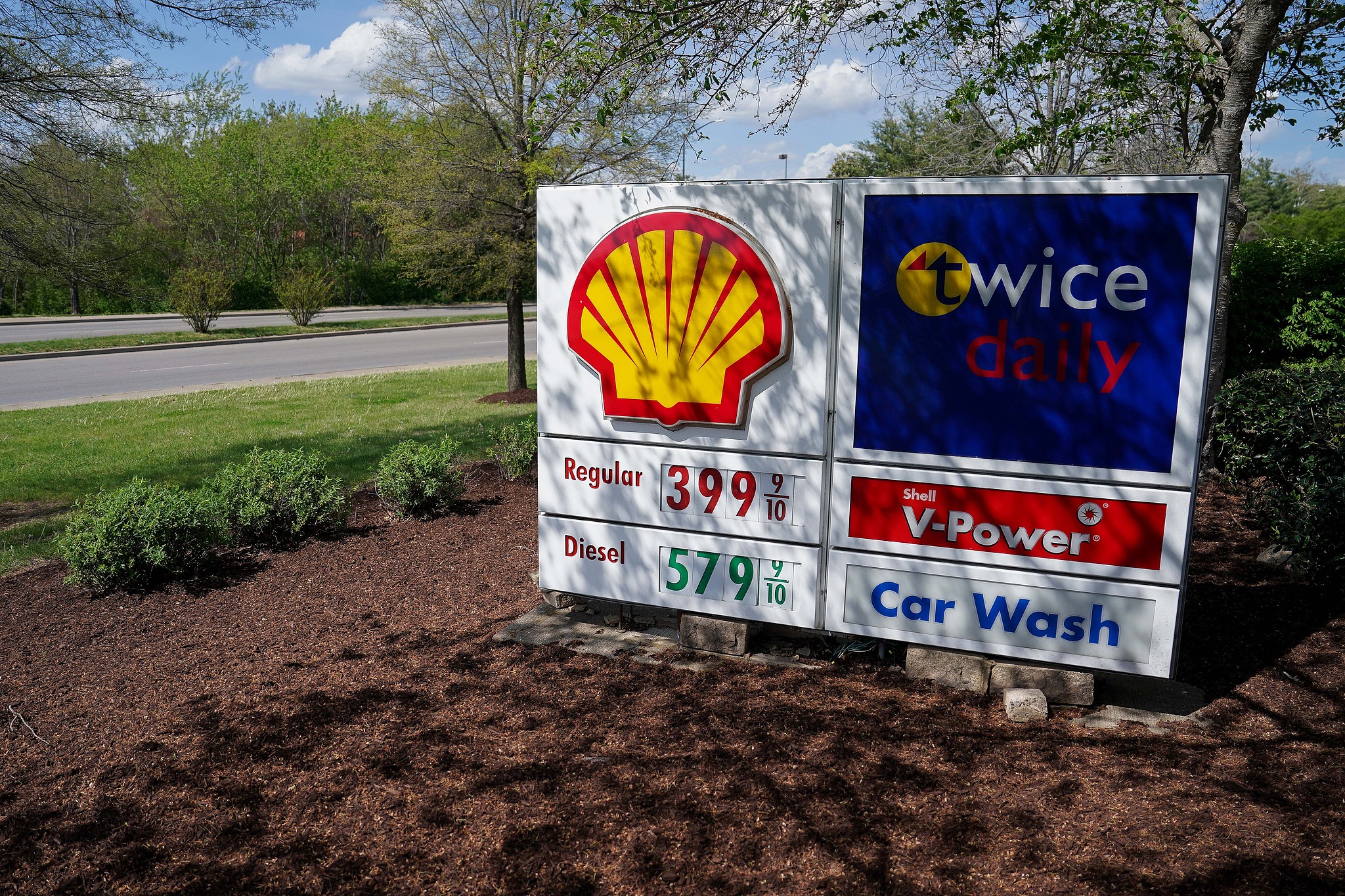 Les prix du gaz sont affichés à Brentwood, Tennessee, le 3 avril 2026. Les prix ont fluctué ces dernières semaines. /VCG