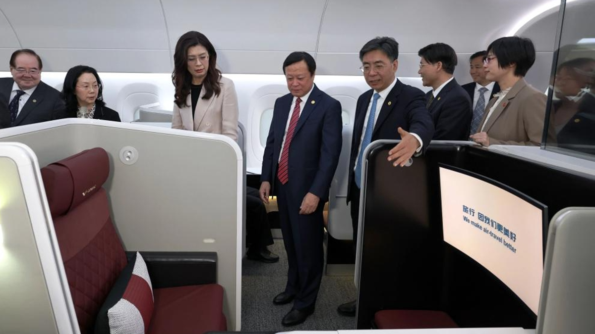 La présidente du KMT, Cheng Li-wun, dirige une délégation du KMT lors d'une visite à la Commercial Aircraft Corporation of China à Shanghai, dans l'est de la Chine, le 9 avril 2026. /Xinhua
