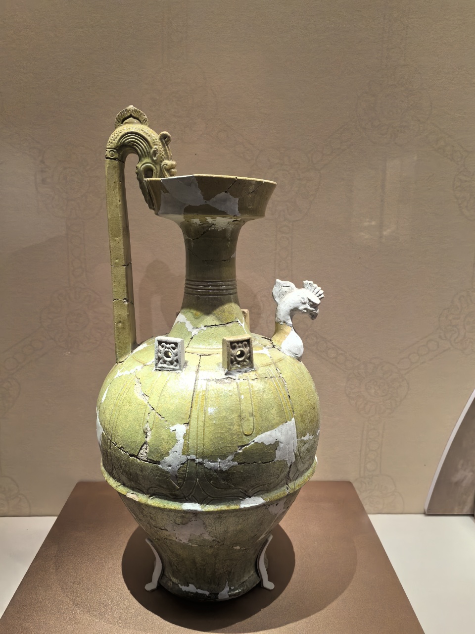 Une photo prise le 10 avril montre un artefact exposé au Musée national de Chine à Pékin. /CGTN 