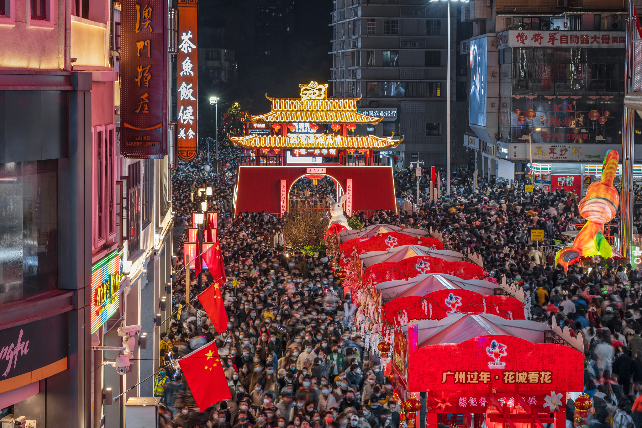 Inauguration du marché aux fleurs de printemps du lac de l'ouest de Guangzhou Yuexiu pour l'année du lapin. /VCG