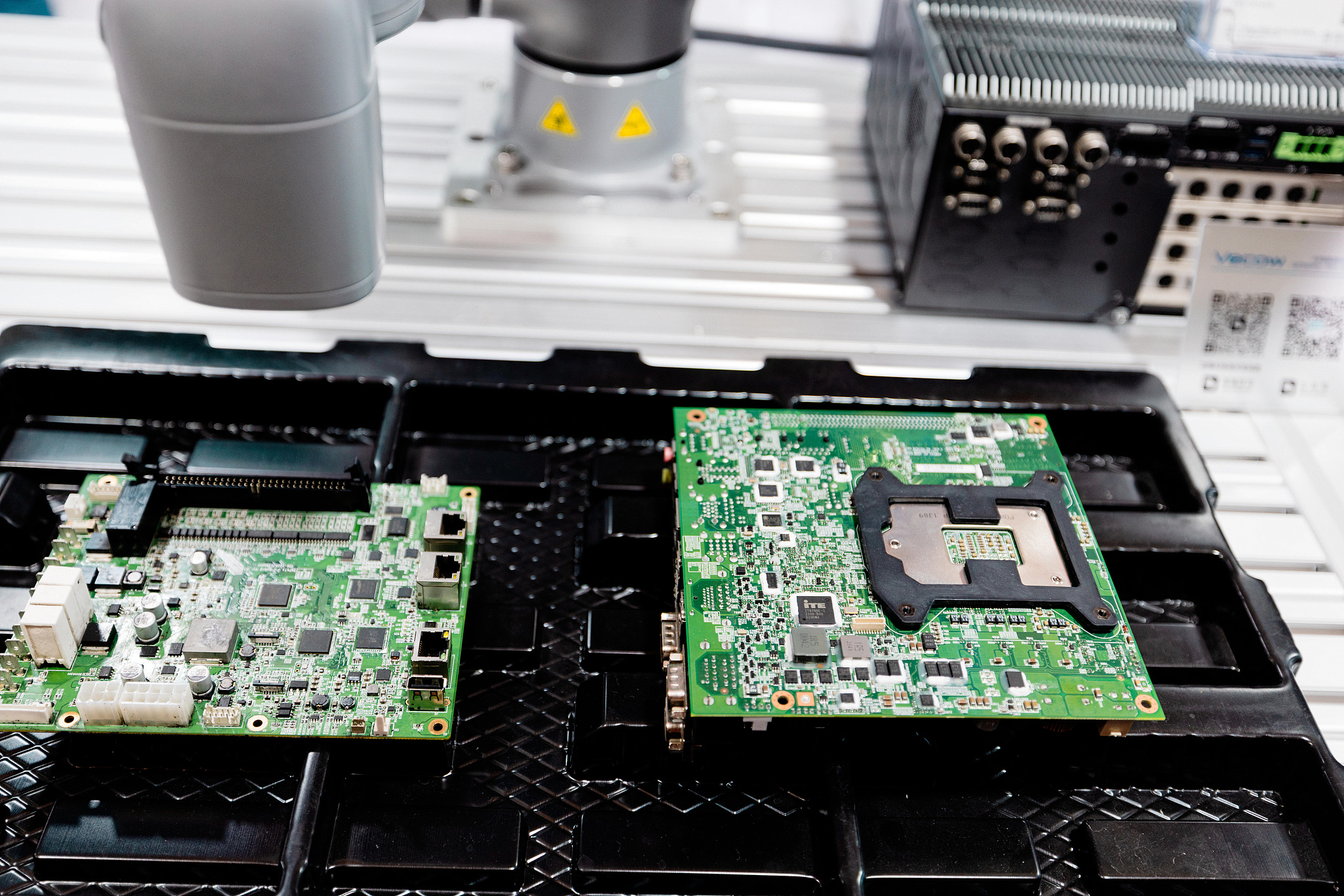 Cartes de circuits imprimés (PCB) exposées à SEMICON China, Shanghai, Chine, le 25 mars 2026. /VCG