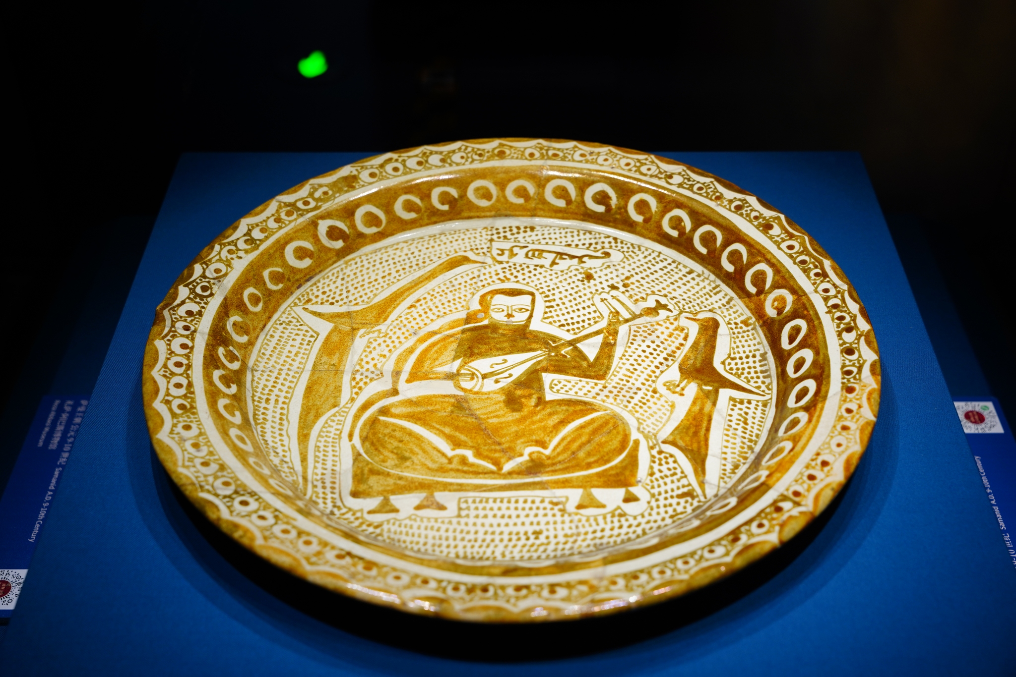 Une photo prise le 18 janvier 2026 montre un lot de 151 pièces (ou ensembles) de trésors culturels iraniens provenant de cinq musées iraniens exposés à Hohhot, dans la région autonome de Mongolie intérieure, dans le nord de la Chine. /VCG