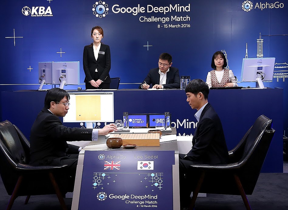 Lee Sedol joue le cinquième et dernier match de sa série Go contre AlphaGo le 15 mars 2016 à Séoul, en République de Corée (ROK). Il avait déjà perdu la série 3-1 et allait perdre ce match. /VCG