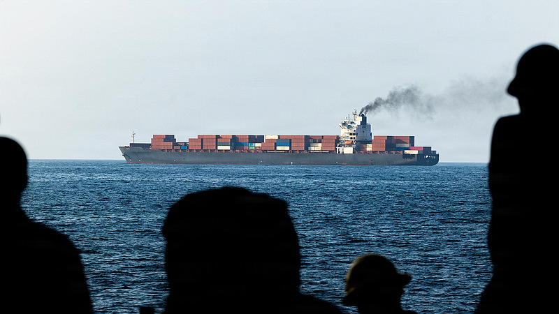 Sur cette photo fournie par le commandement central américain, les forces américaines patrouillent dans la mer d'Oman, le 20 avril 2026, après avoir tiré sur le navire battant pavillon iranien que les États-Unis accusaient d'avoir tenté de violer le blocus naval américain des ports iraniens près du détroit d'Ormuz. /VCG