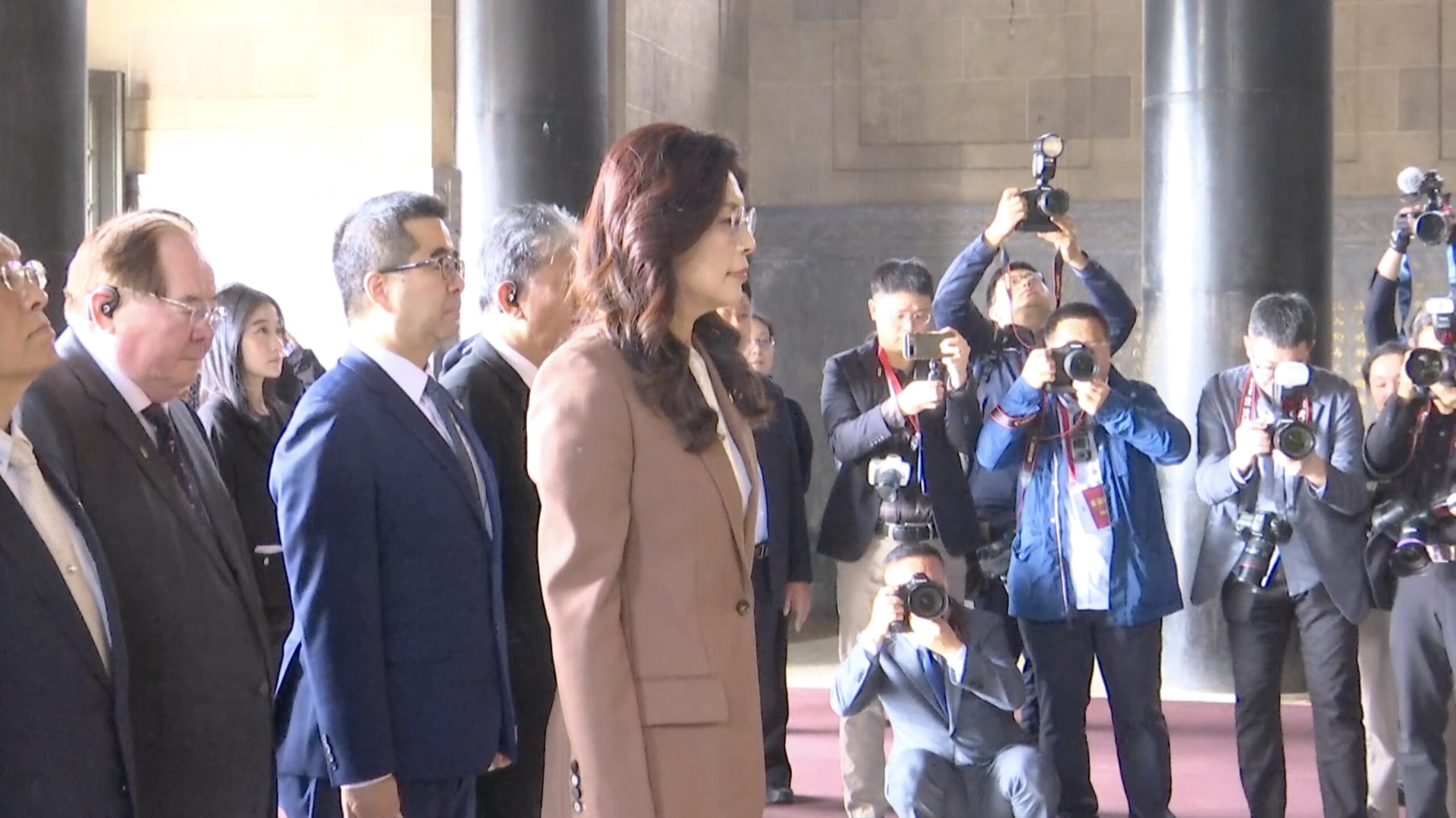 Cheng Li-wun, présidente du Kuomintang chinois (KMT), a dirigé une délégation du KMT pour rendre hommage au mausolée Sun Yat-sen, dans la ville de Nanjing, dans la province du Jiangsu (est de la Chine), le 8 avril 2026. /China Media Group