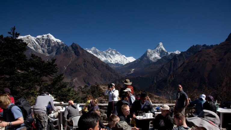 'Everest fraud, tourists poisoned for false rescues'
                  
