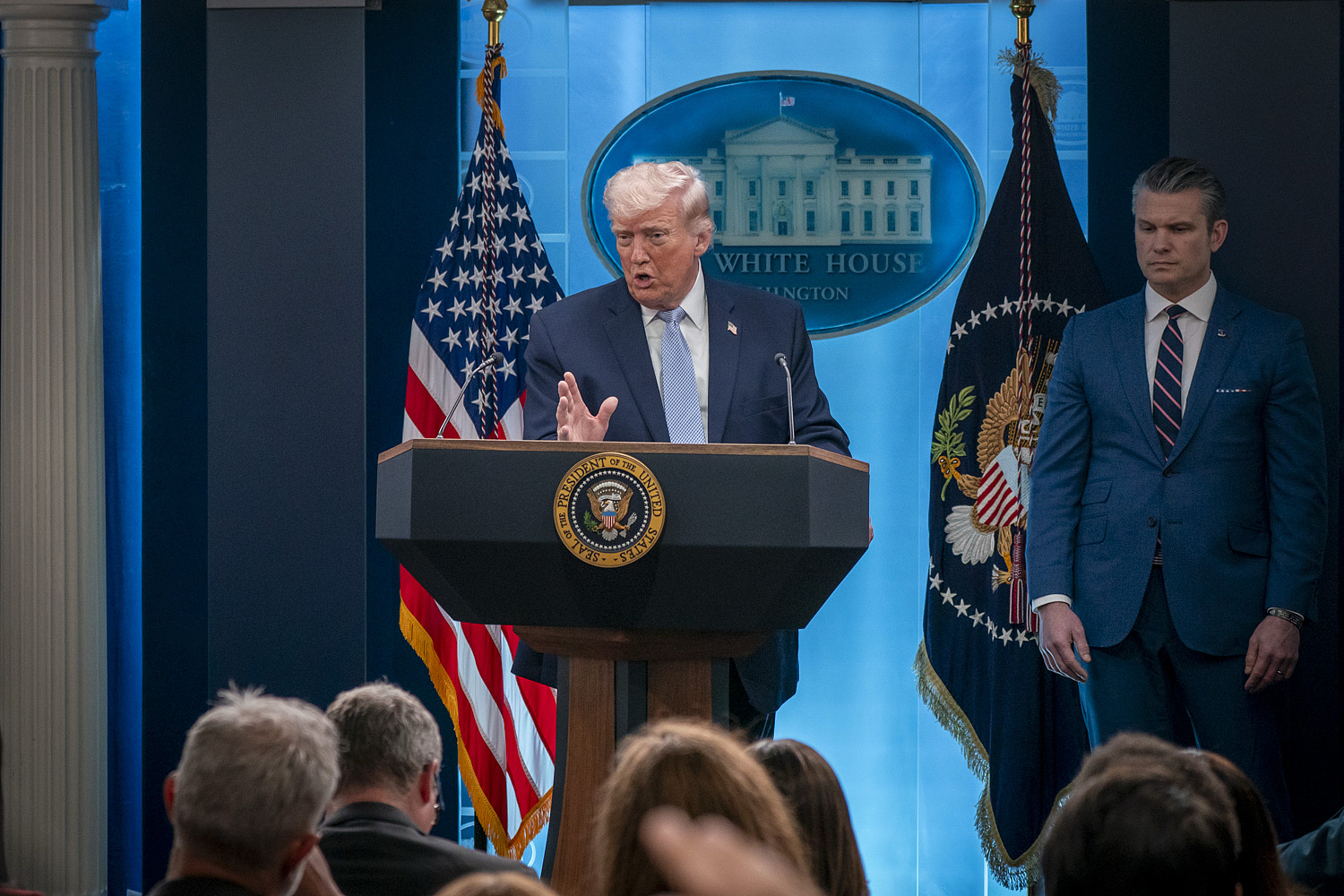 Le président américain Donald Trump s'adresse aux journalistes lors d'un briefing à la Maison Blanche à Washington, DC, États-Unis, le 6 avril 2026. /VCG