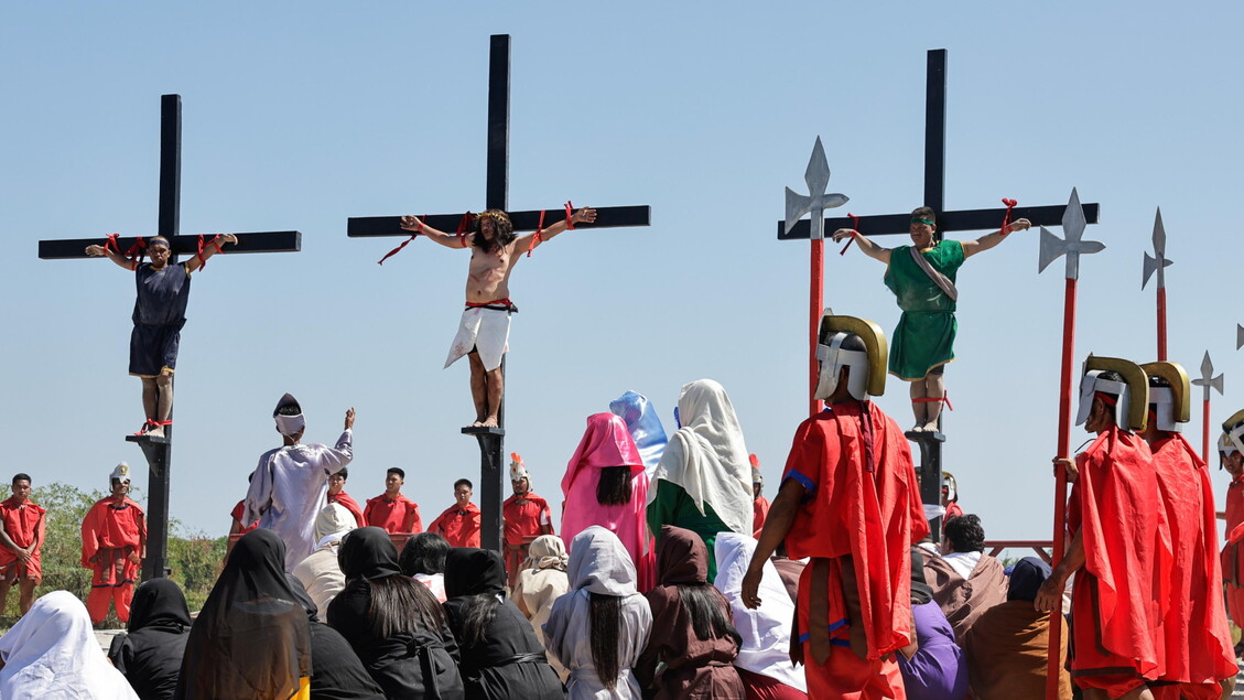 In the Philippines, Good Friday floggings continue to attract crowds