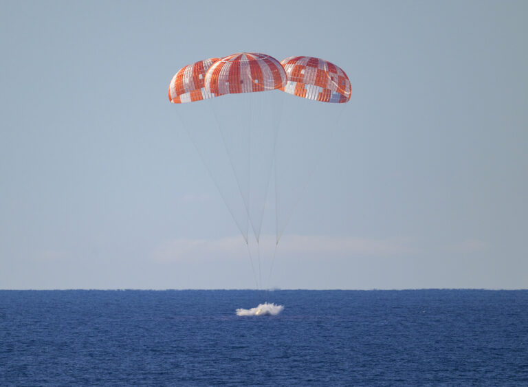 L&rsquo;Artemis II de la NASA s&rsquo;écrase au large des côtes californiennes du sud des États-Unis.