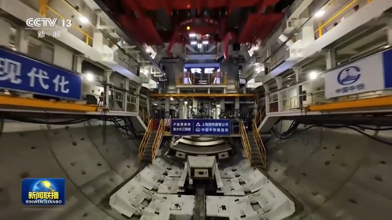 L'intérieur du tunnelier à bouclier