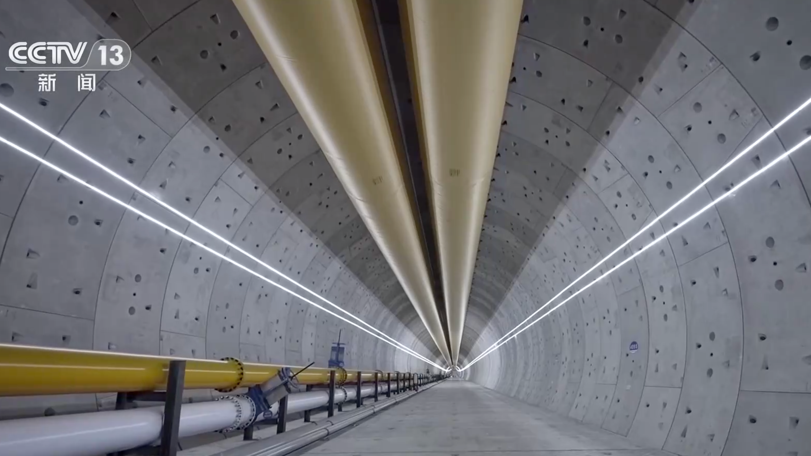 L'intérieur du tunnel du fleuve Yangtze de Chongming‑Taicang. /CMG