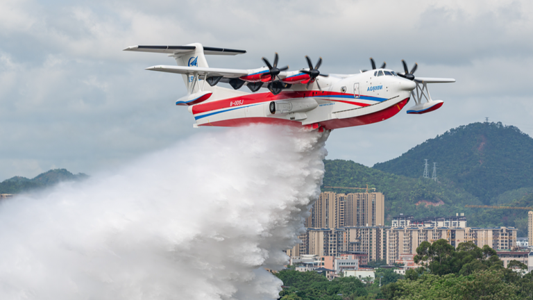 La Chine déploie un avion AG600 en formation pour répondre aux incendies de forêt