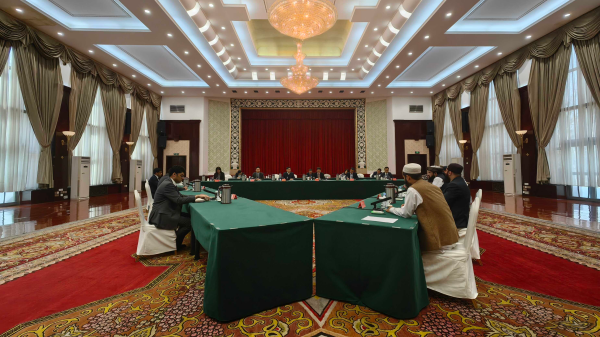 Des représentants de la Chine, de l'Afghanistan et du Pakistan ont tenu une réunion informelle du 1er au 7 avril à Urumqi, dans la région autonome ouïgoure du Xinjiang (nord-ouest de la Chine). /Ministère chinois des Affaires étrangères