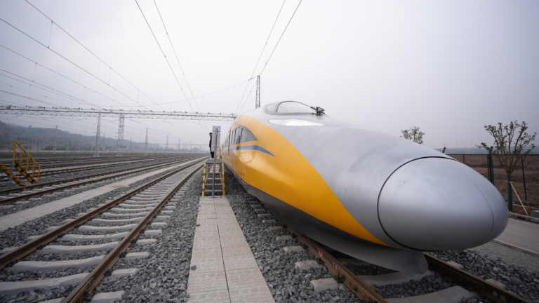 La ligne à grande vitesse chinoise Xi&rsquo;an-Shiyan commence ses essais à 385 km/h