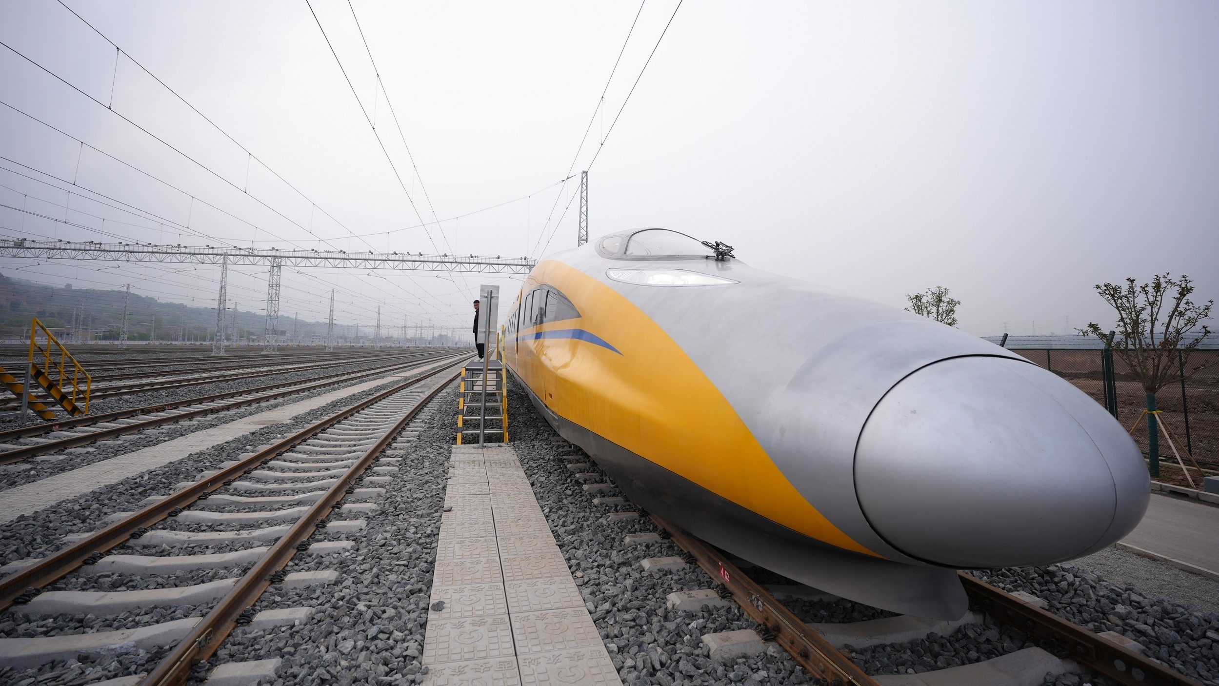 La ligne ferroviaire à grande vitesse chinoise Xi'an-Shiyan lance des essais à des vitesses allant jusqu'à 385 km/h, le 14 avril 2026. /CMG