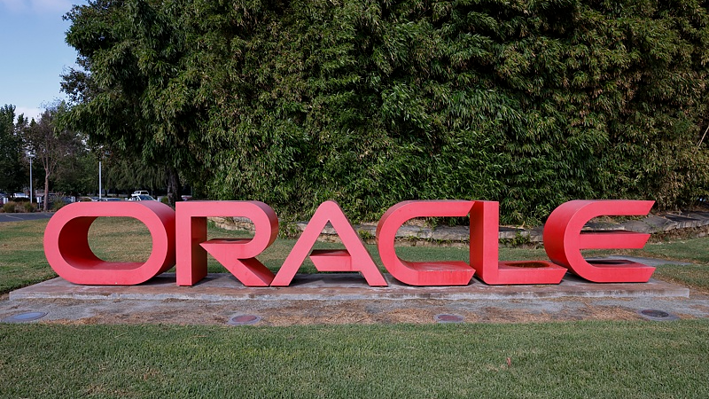 La signalisation Oracle est affichée à l'entrée de l'ancien siège social et des bureaux actuels d'Oracle à Redwood City, Californie, États-Unis, le 10 septembre 2025. /VCG