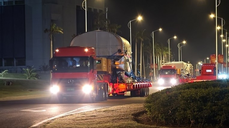 Transport de pièces de la sonde lunaire chinoise Chang'e-7. /CMG