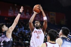 Les Golden Bulls du Zhejiang dominent les Tigres du Nord-Est du Jilin 82-66 en CBA