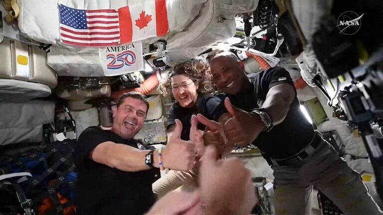 Les astronautes d&rsquo;Artemis II reviennent sur Terre après avoir vu une éclipse solaire