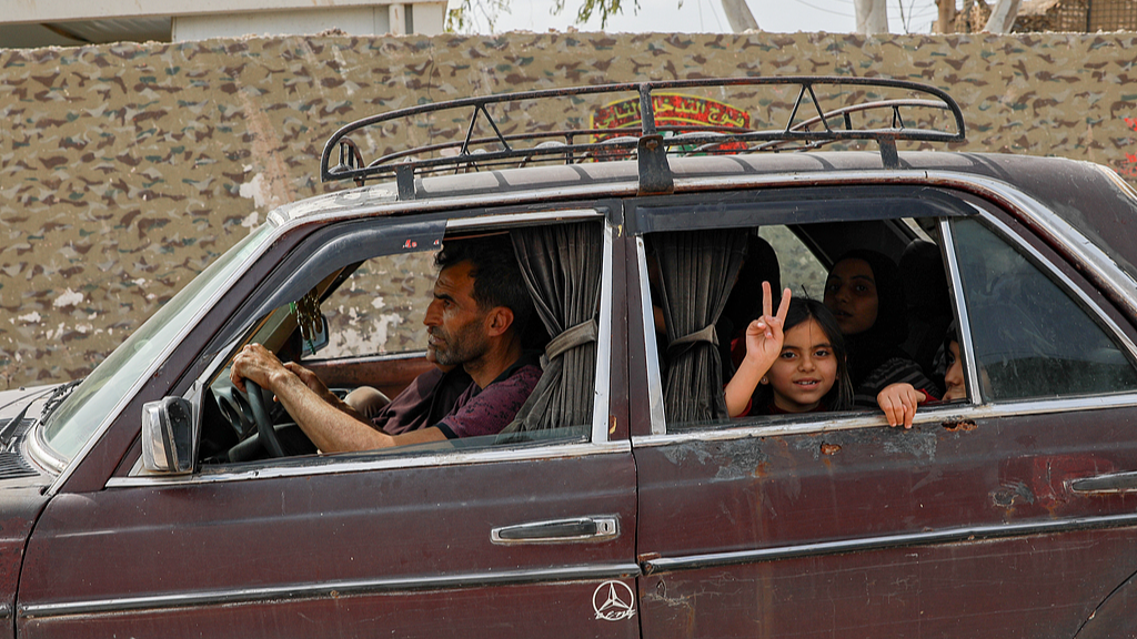 Des dizaines de milliers de Libanais déplacés par les attaques israéliennes commencent à rentrer chez eux après la mise en œuvre d'un cessez-le-feu temporaire de 10 jours à Beyrouth, au Liban, le 17 avril 2026. /VCG