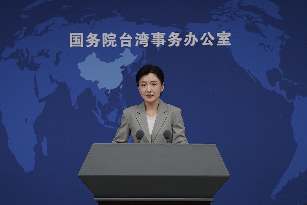 Zhang Han, porte-parole du Bureau des affaires de Taiwan du Conseil des Affaires d'État, lors d'une conférence de presse à Pékin, le 1er avril 2026. /VCG