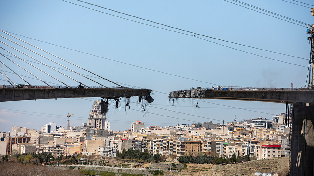 Une vue du pont B1 endommagé à Karaj, Iran, le 3 avril 2026. /VCG