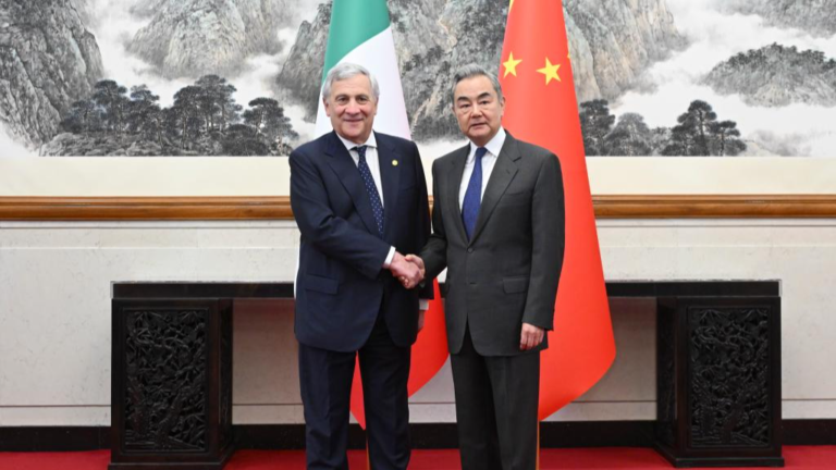 Ramener les États-Unis et l&rsquo;Iran aux négociations est une priorité absolue, selon le plus haut diplomate chinois